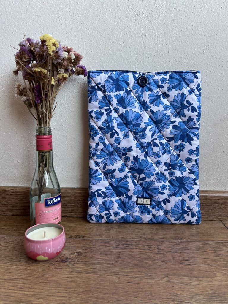 FUNDA PARA IPAD FLORAL + AZUL