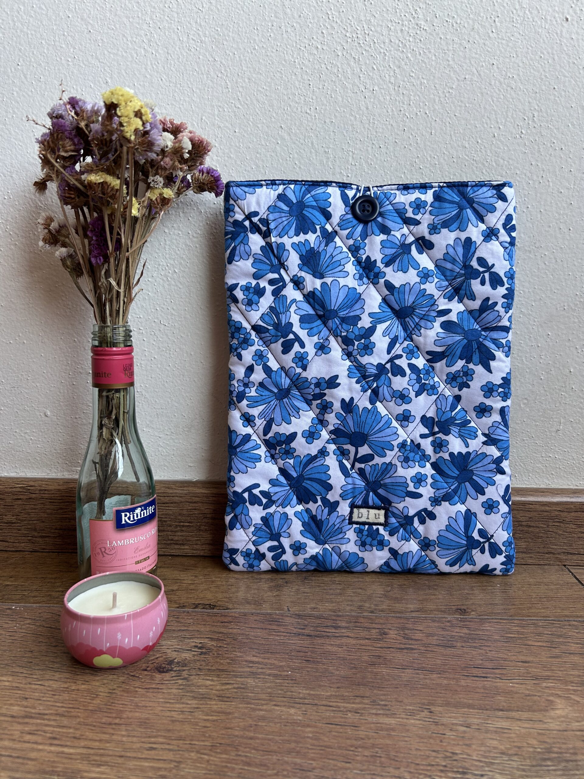 FUNDA PARA IPAD FLORAL AZUL scaled