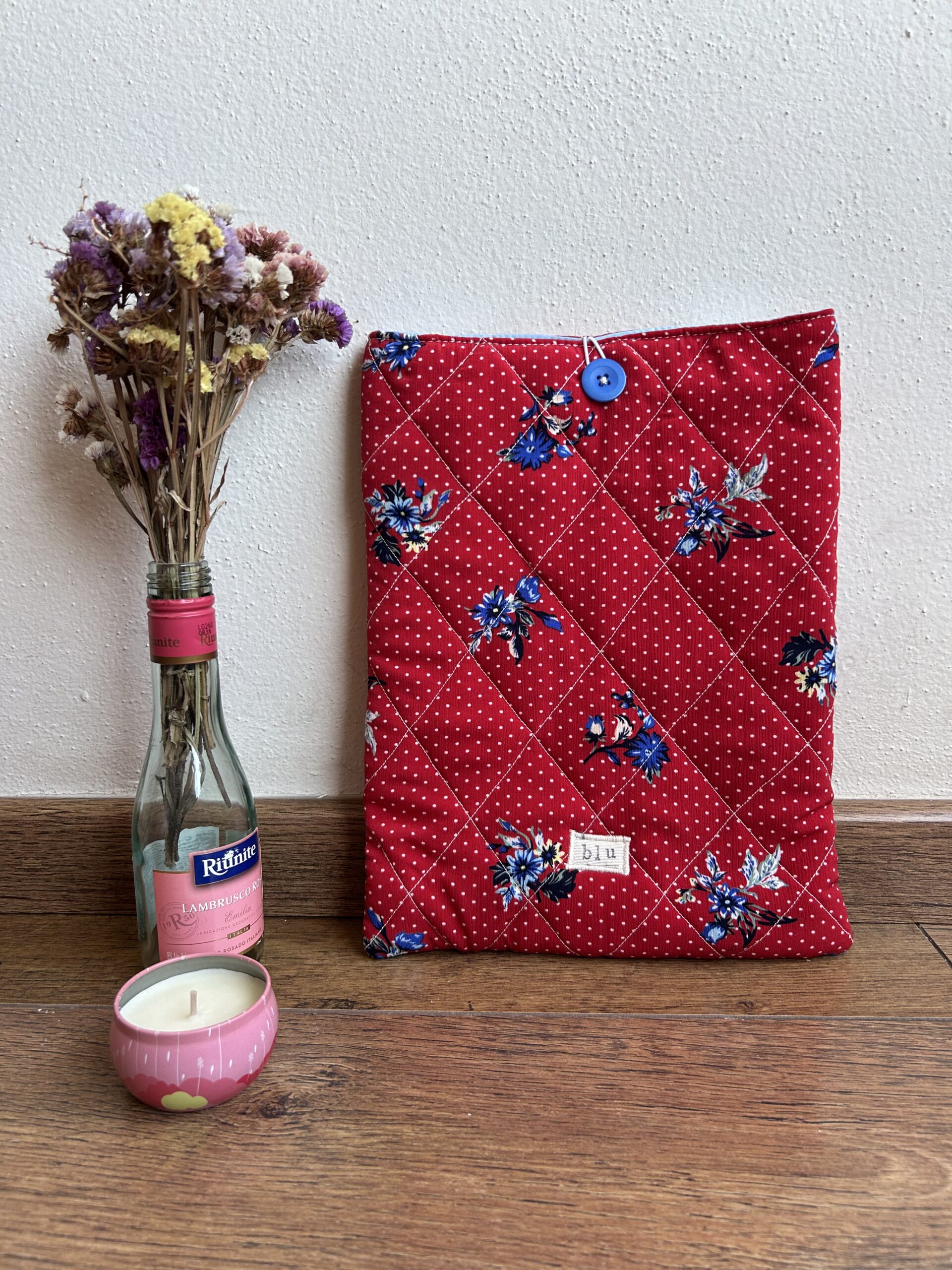 FUNDA PARA IPAD FLORAL ROJO AZUL scaled