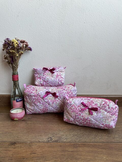 SET DE 3 COSMETIQUERAS FLORAL ROSA rotated